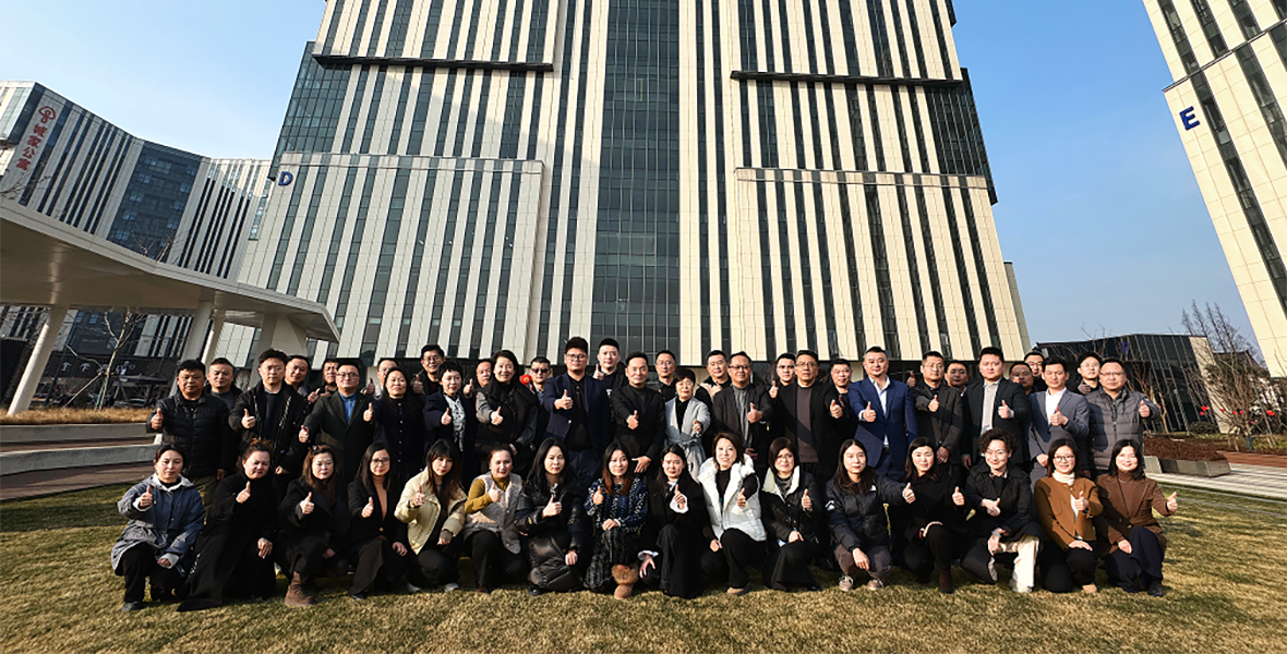 追梦逐光 向善而行 | 新葡的京集团350vip8888集团2024年年终总结会议暨2025年新年歌会圆满举行